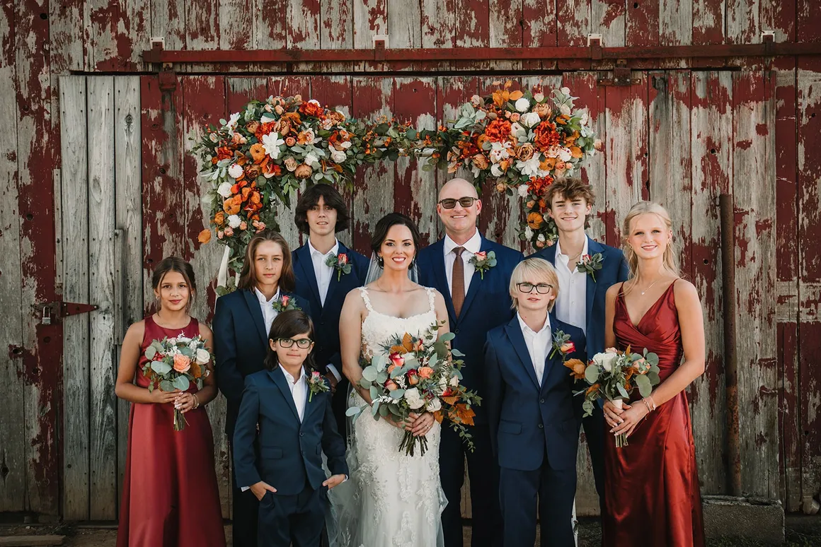 Jason, Heather and their 7 kids — the full family of nine