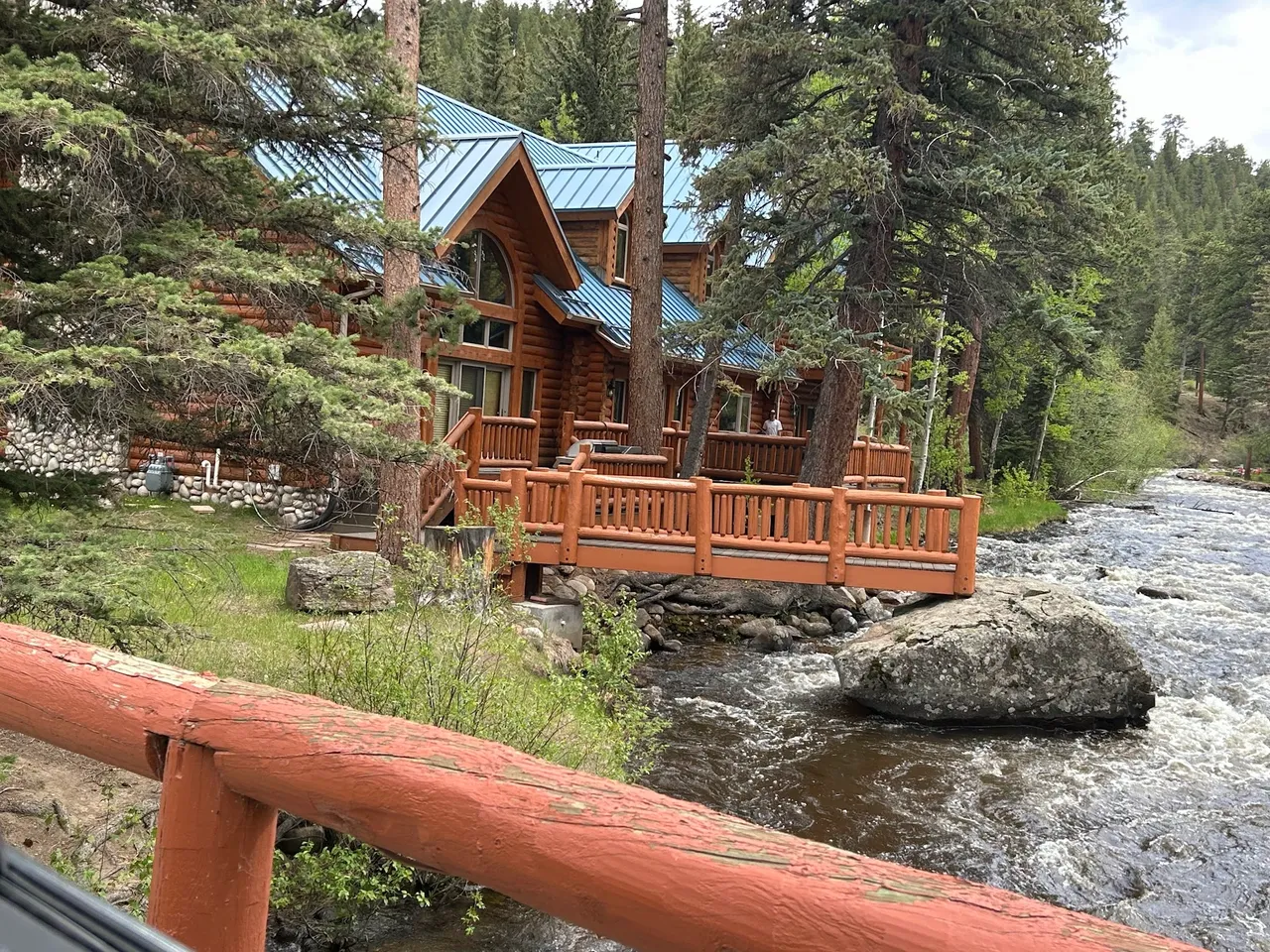 Blue Spruce Manor log cabin on the Big Thompson River in Estes Park